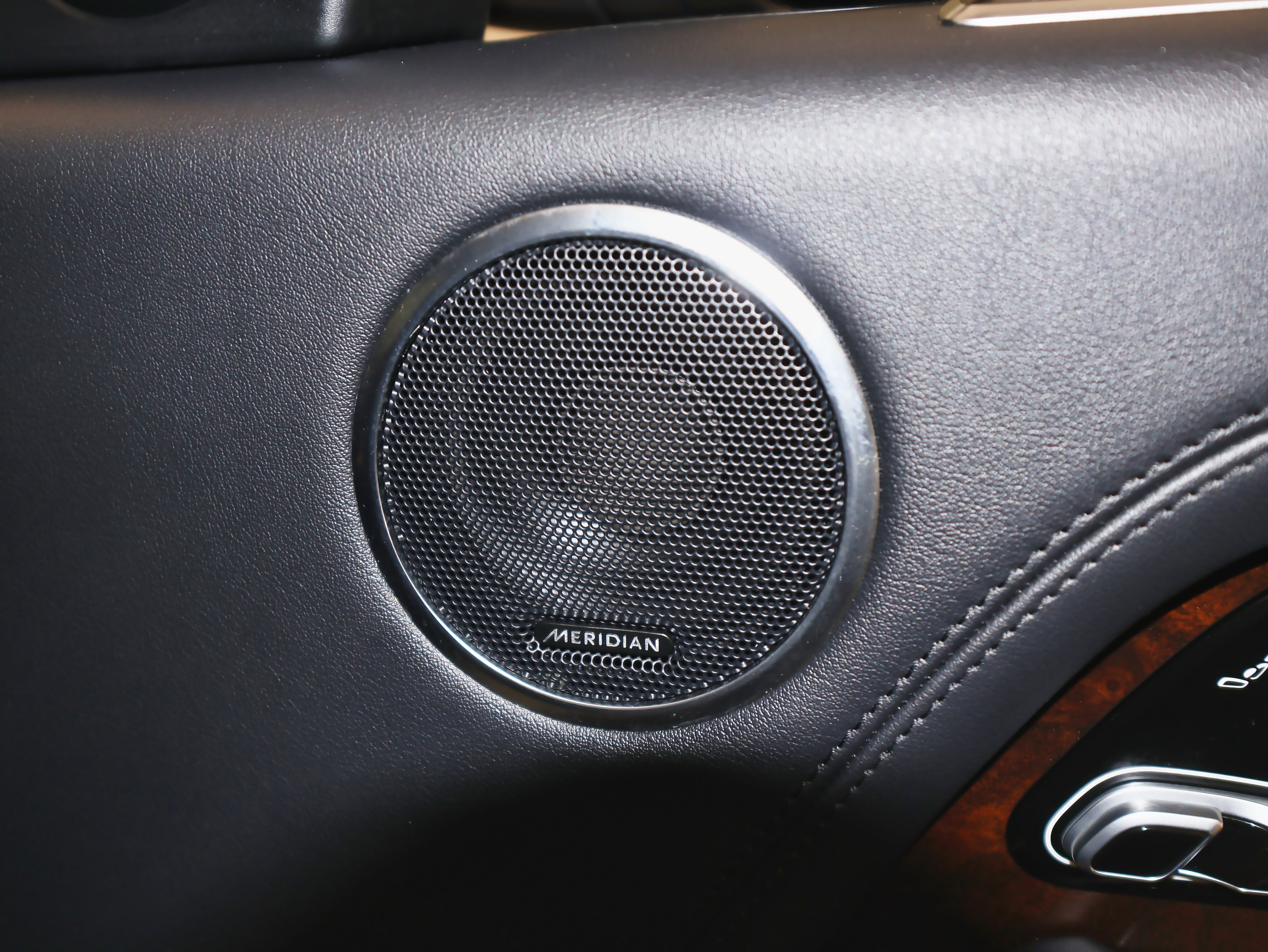 Used 2020 Land Rover Range Rover HSE image 49