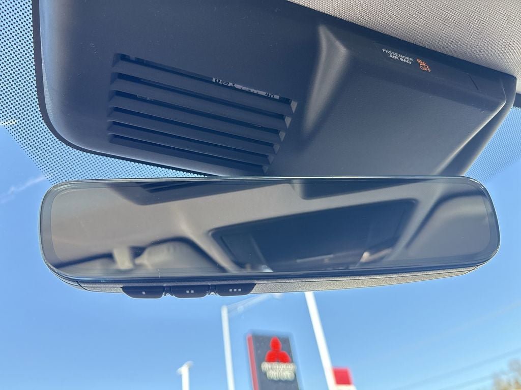 New 2025 Mitsubishi Outlander SE image 39