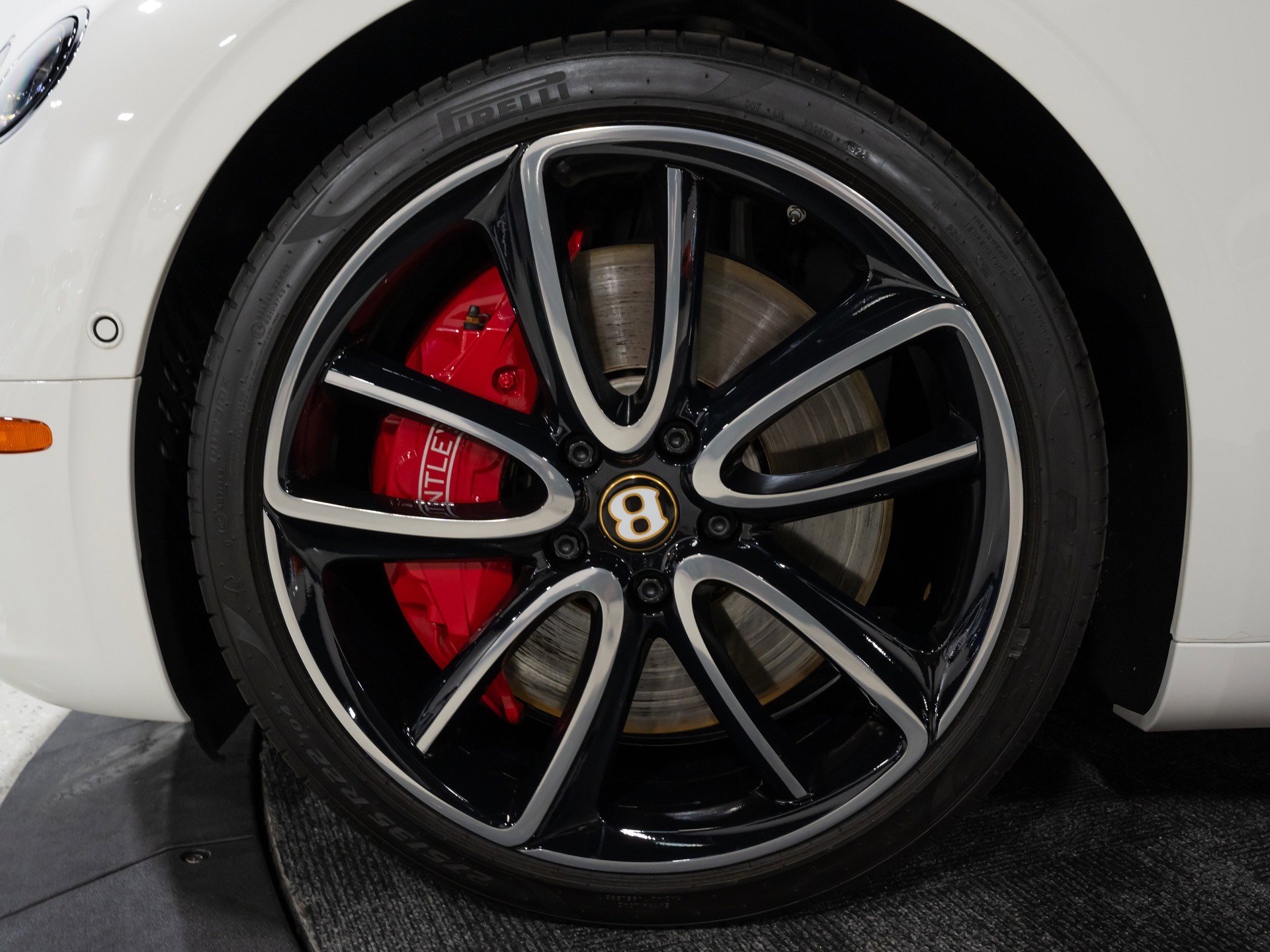Used 2020 Bentley Continental GT V8 image 25