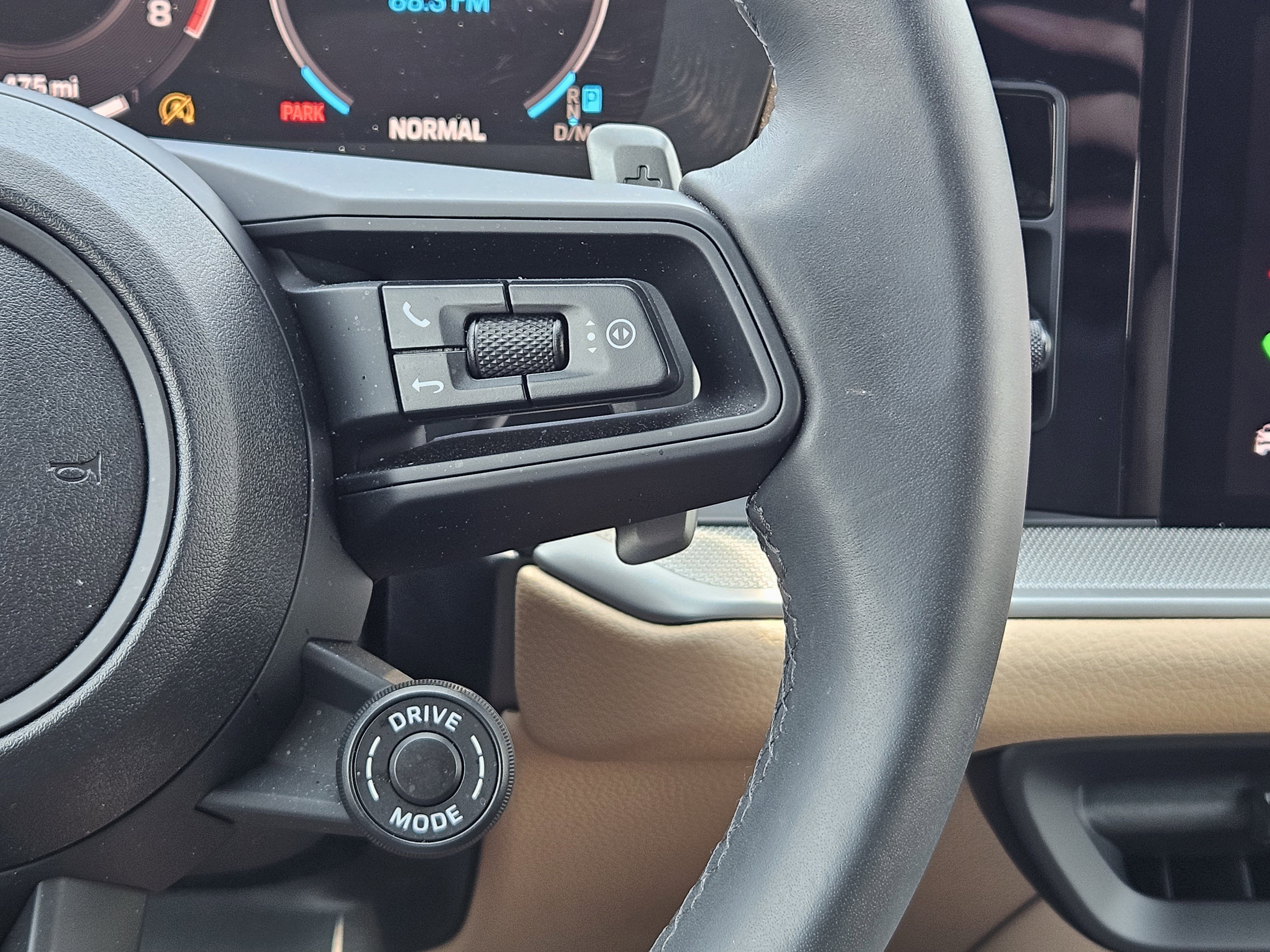 Certified 2025 Porsche Cayenne Coupe image 36