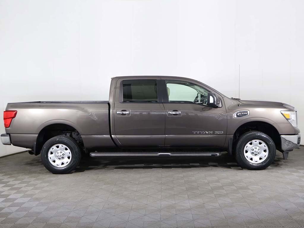 Used 2017 Nissan Titan SV image 15