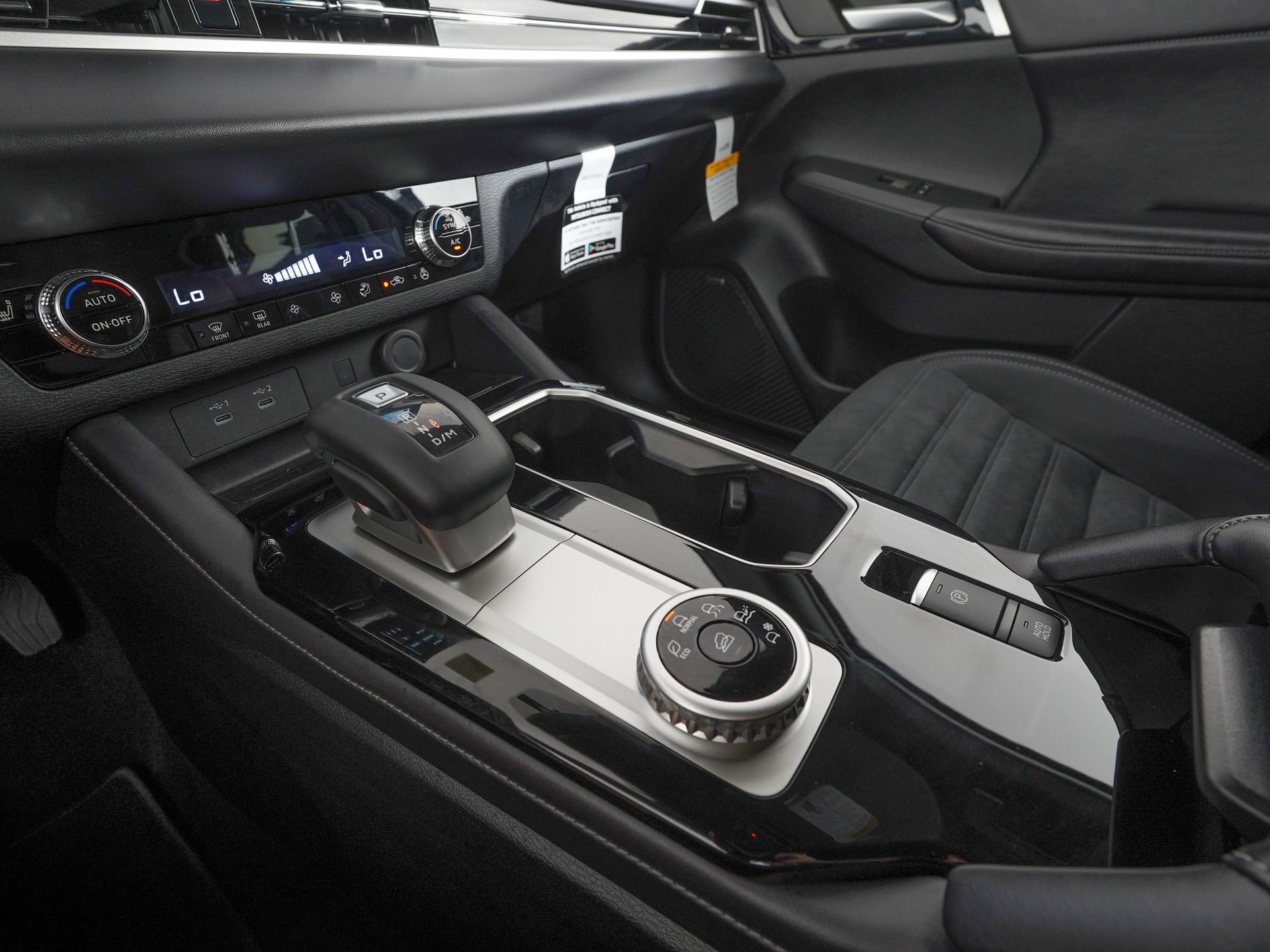 New 2026 Mitsubishi Outlander LE FWD image 14