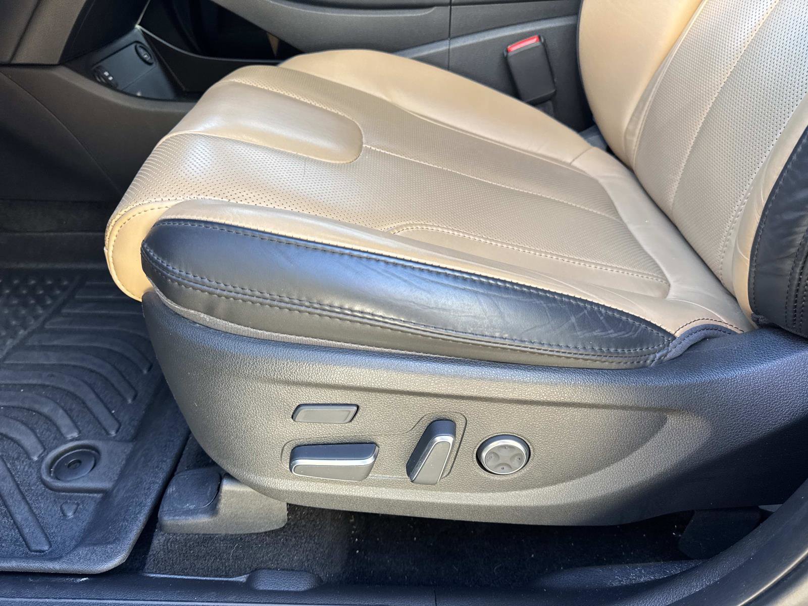 Used 2023 Hyundai Santa Fe Calligraphy image 17