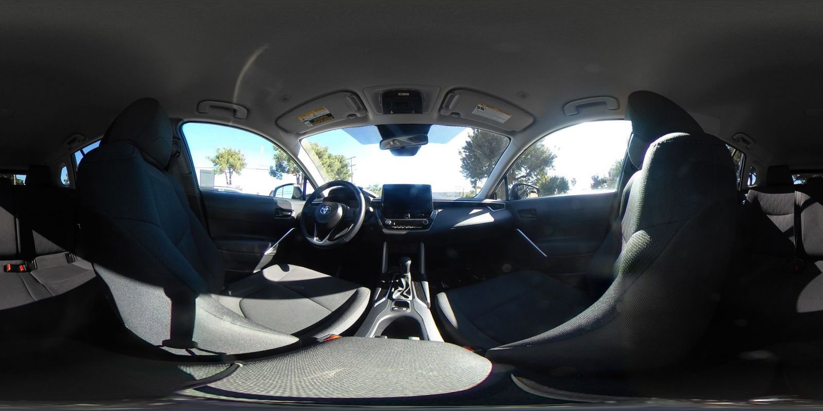 Used 2025 Toyota Corolla Cross LE image 38