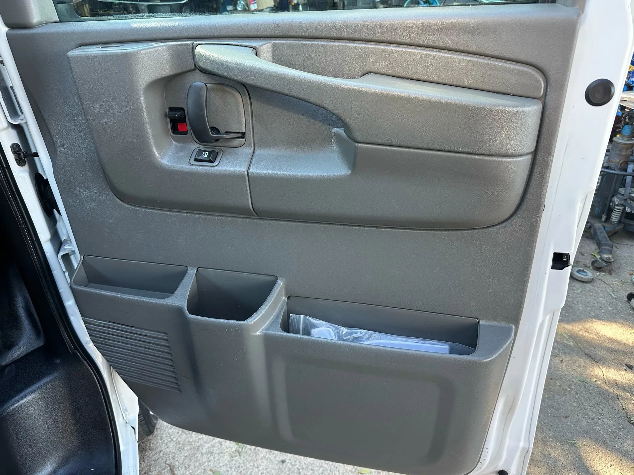 Used 2015 Chevrolet Express 3500 image 24