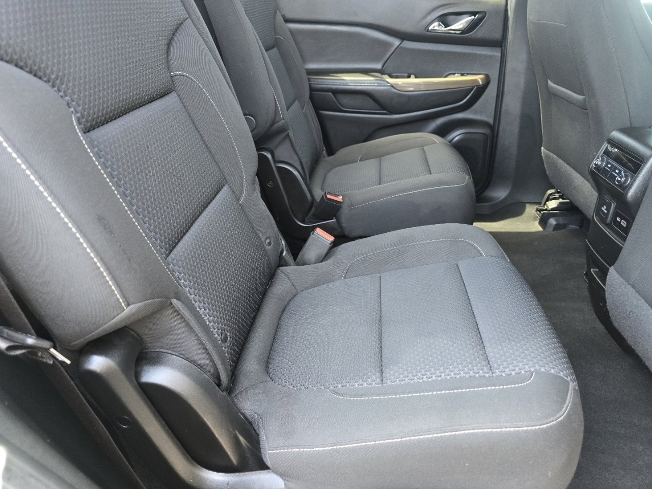 Used 2021 GMC Acadia SLE w/ Driver Convenience Package FWD image 17