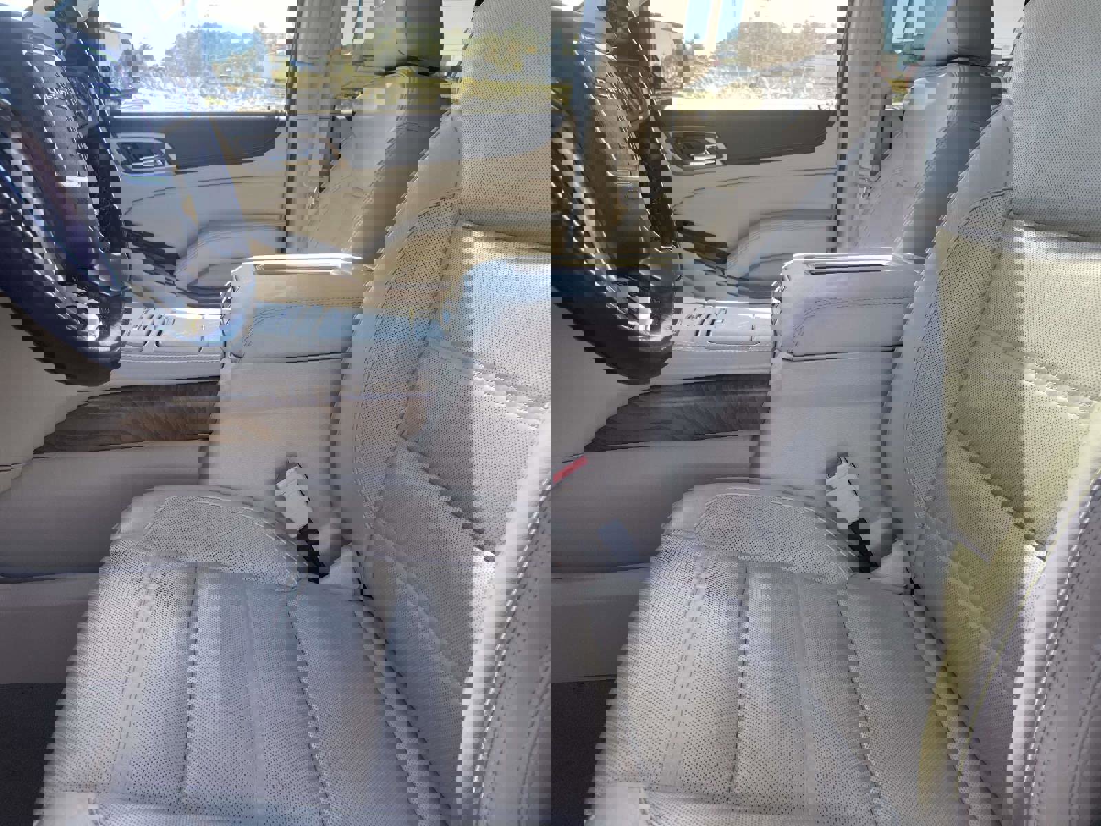 Used 2020 GMC Yukon Denali w/ Enhanced Security Package image 18