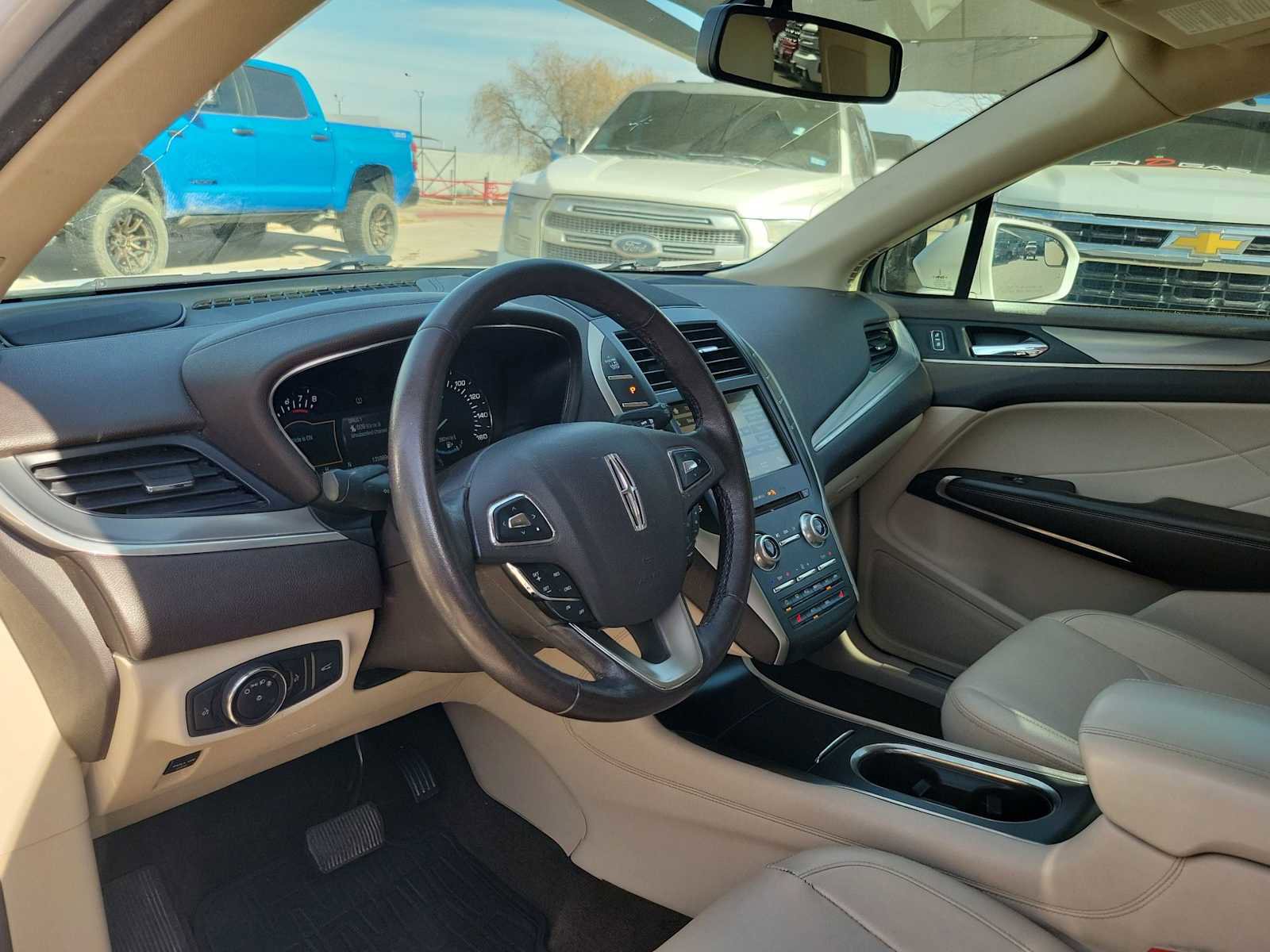 Used 2017 Lincoln MKC Premiere image 2