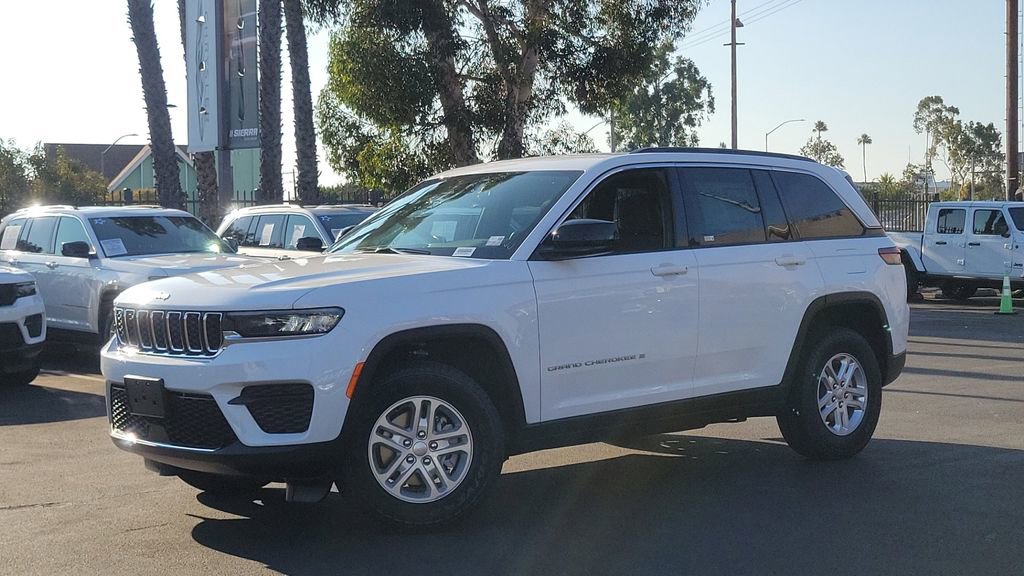 Used 2025 Jeep Grand Cherokee Laredo image 28