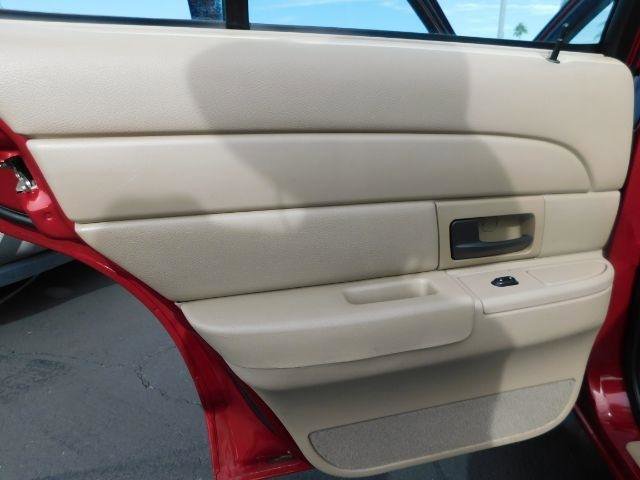 Used 2003 Ford Crown Victoria LX image 13
