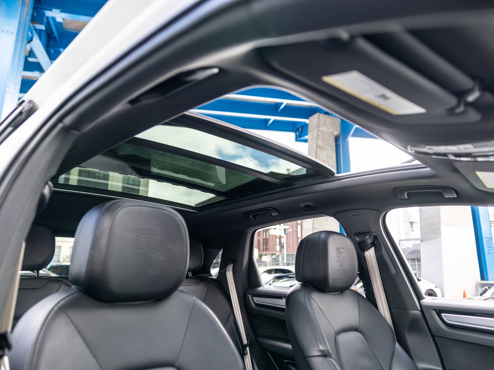 Certified 2023 Porsche Cayenne Platinum Edition image 58