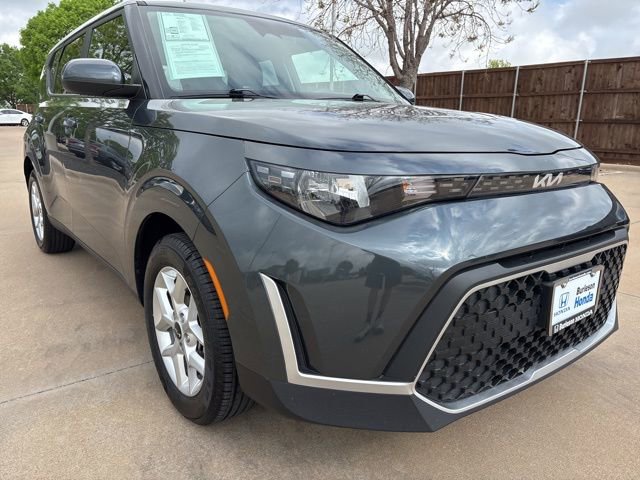 Used 2025 Kia Soul LX w/ LX Technology Package FWD image 2