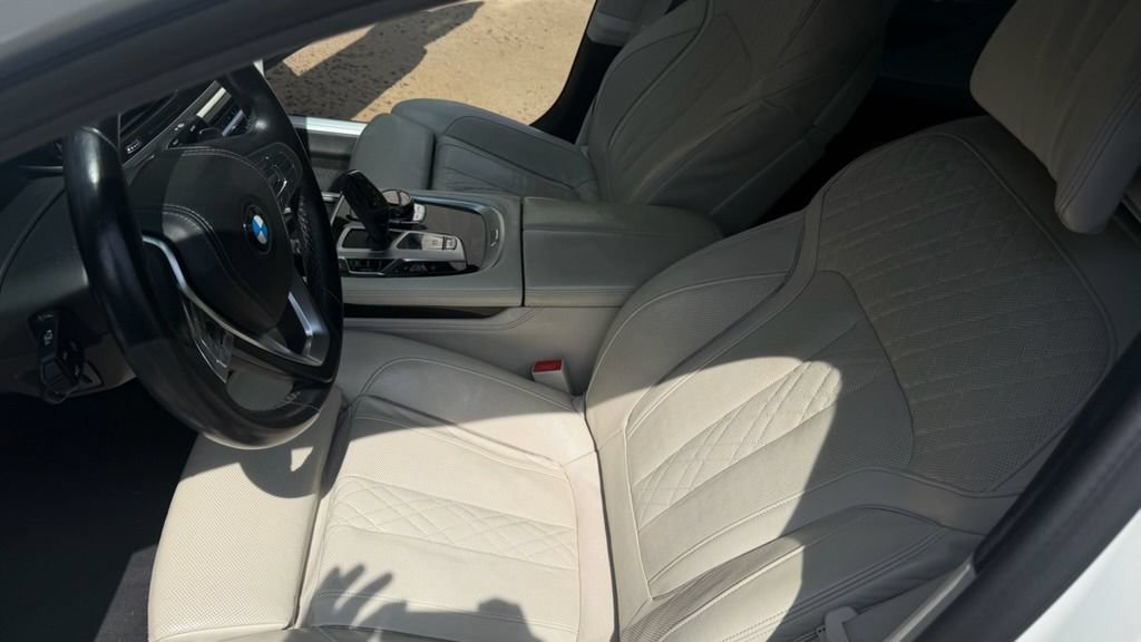 Used 2019 BMW 750i w/ Autobahn Package RWD image 9