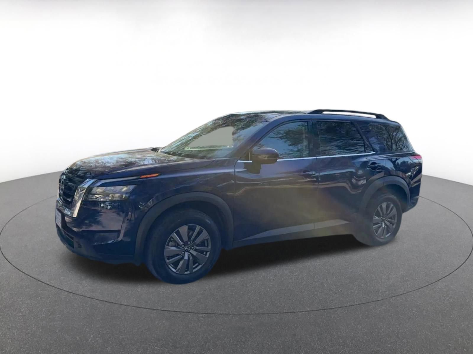 Used 2025 Nissan Pathfinder SV image 8