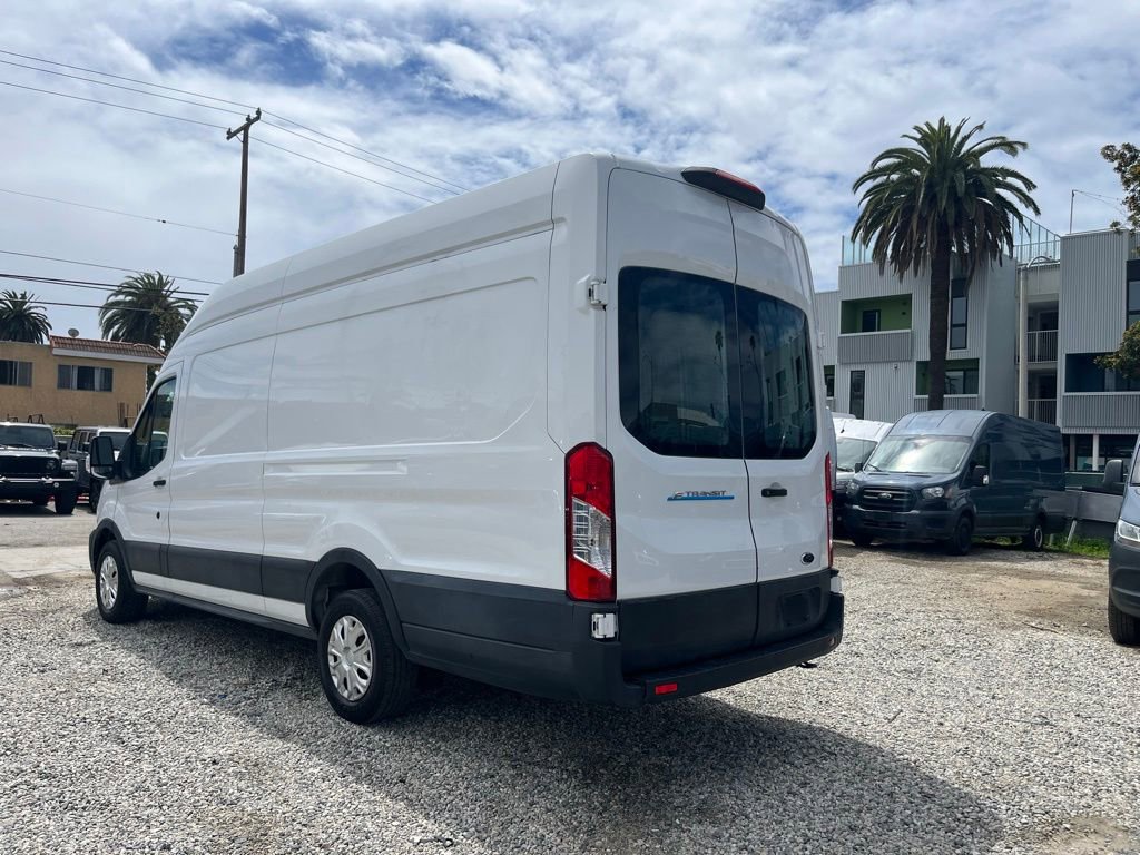 Used 2022 Ford E-Transit 148 High Roof Extended image 10