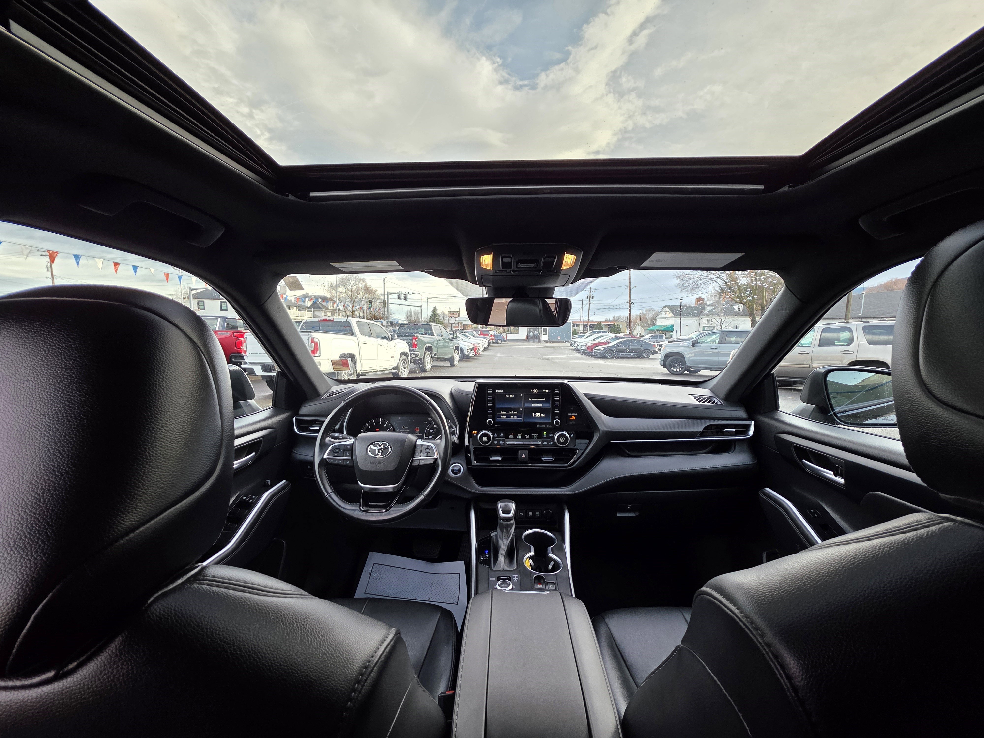 Used 2021 Toyota Highlander XSE image 19