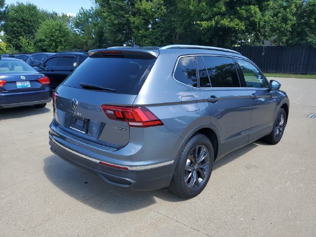 Used 2023 Volkswagen Tiguan SE w/ Panoramic Sunroof Package AWD/4WD image 4