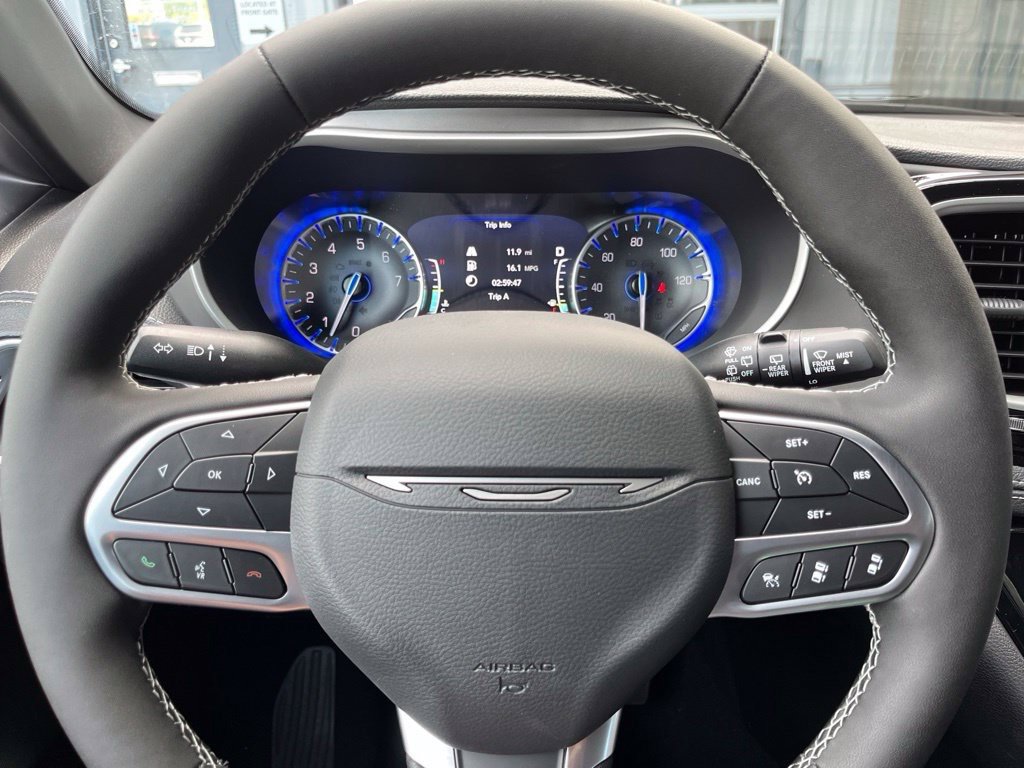 New 2027 Chrysler Pacifica Select FWD image 27