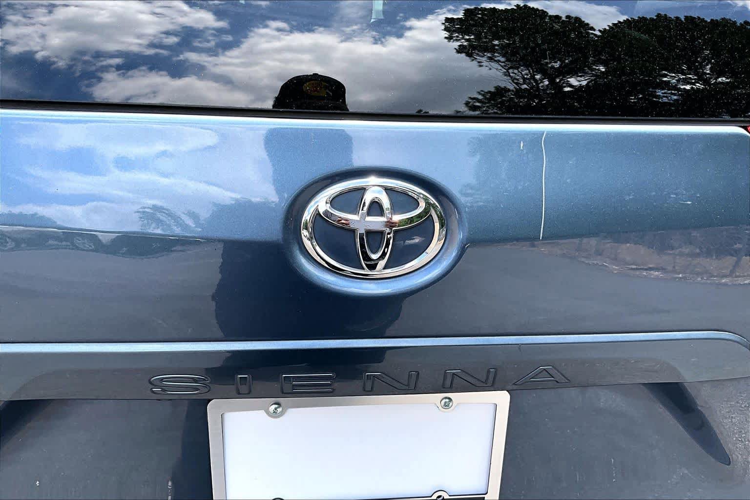 Used 2015 Toyota Sienna XLE FWD image 31