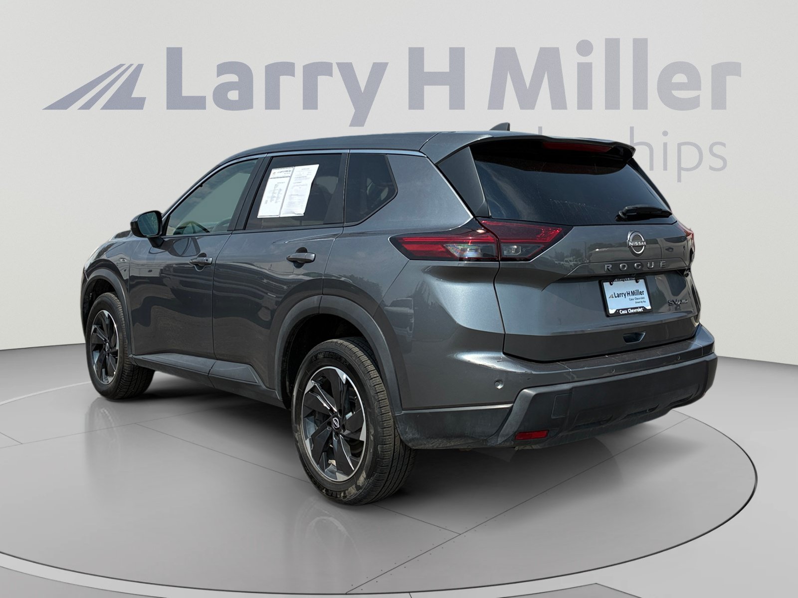 Used 2024 Nissan Rogue SV AWD/4WD image 3
