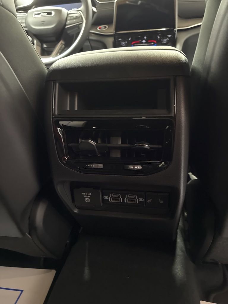 New 2025 Jeep Grand Cherokee Limited image 25