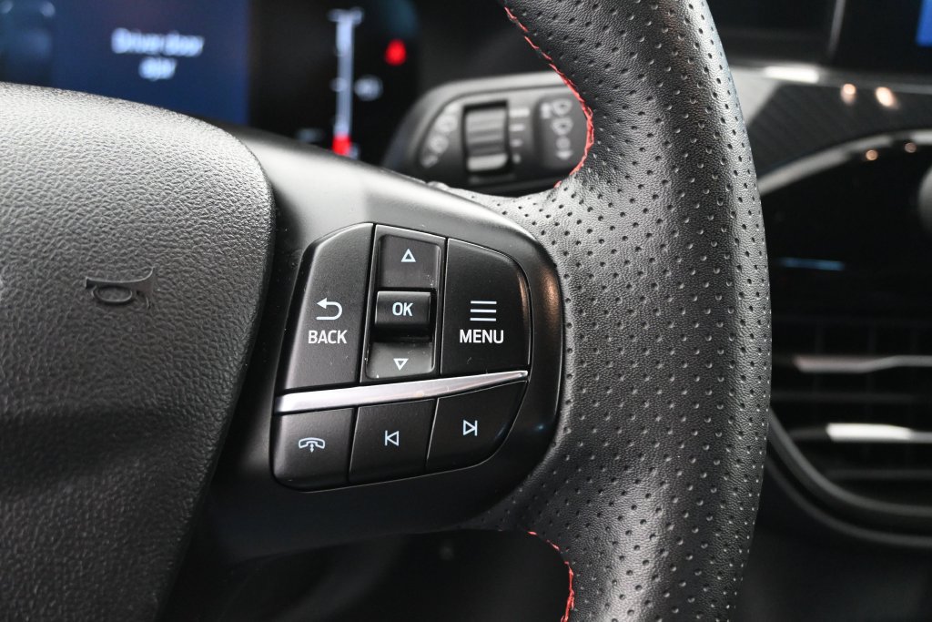 Used 2024 Ford Escape ST-Line w/ Cold Weather Package FWD image 29
