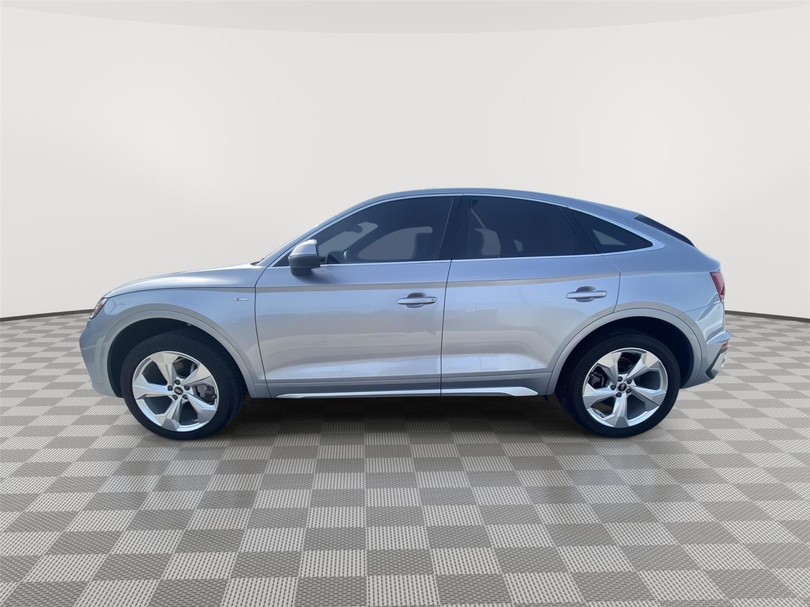 Used 2022 Audi Q5 2.0T Premium Plus w/ Premium Plus Package image 2