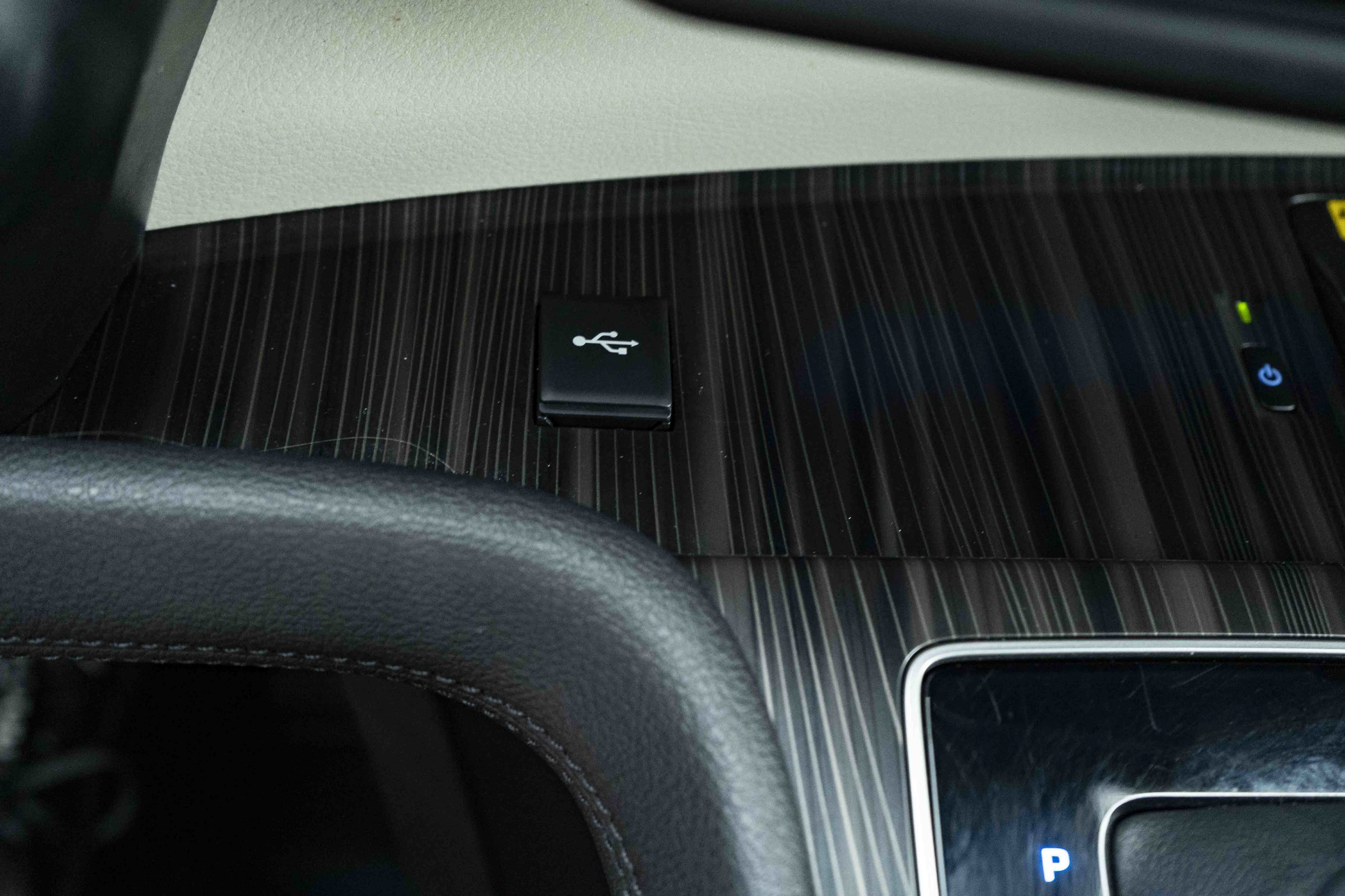 Used 2024 Toyota Sienna Platinum FWD image 37