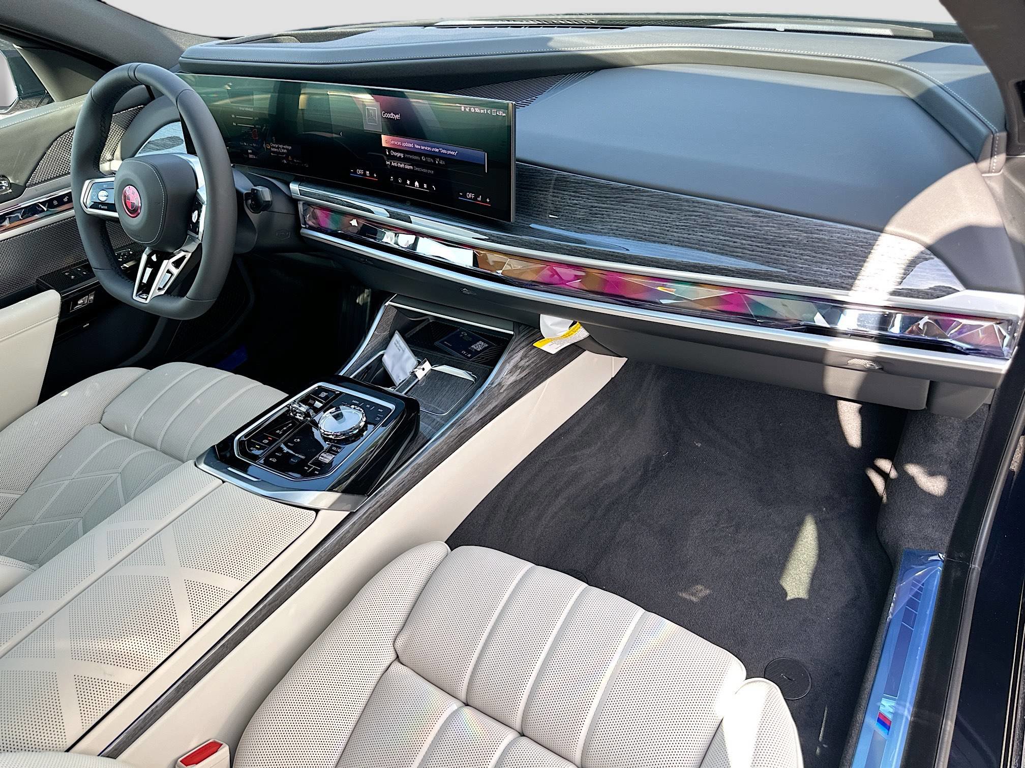 New 2026 BMW 750e xDrive image 25