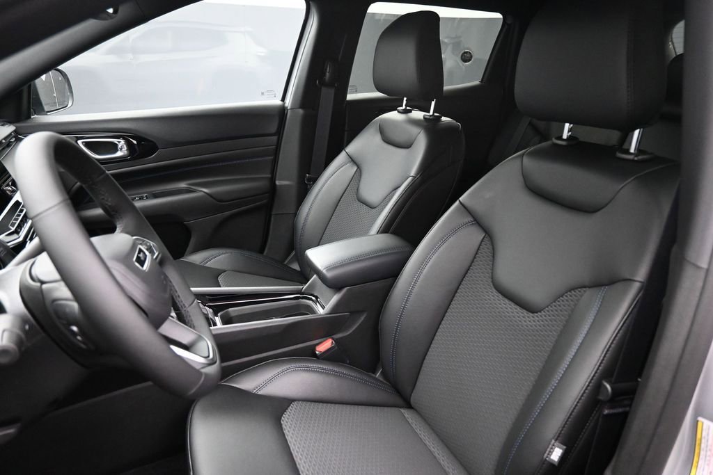 New 2026 Jeep Compass Latitude AWD/4WD image 11