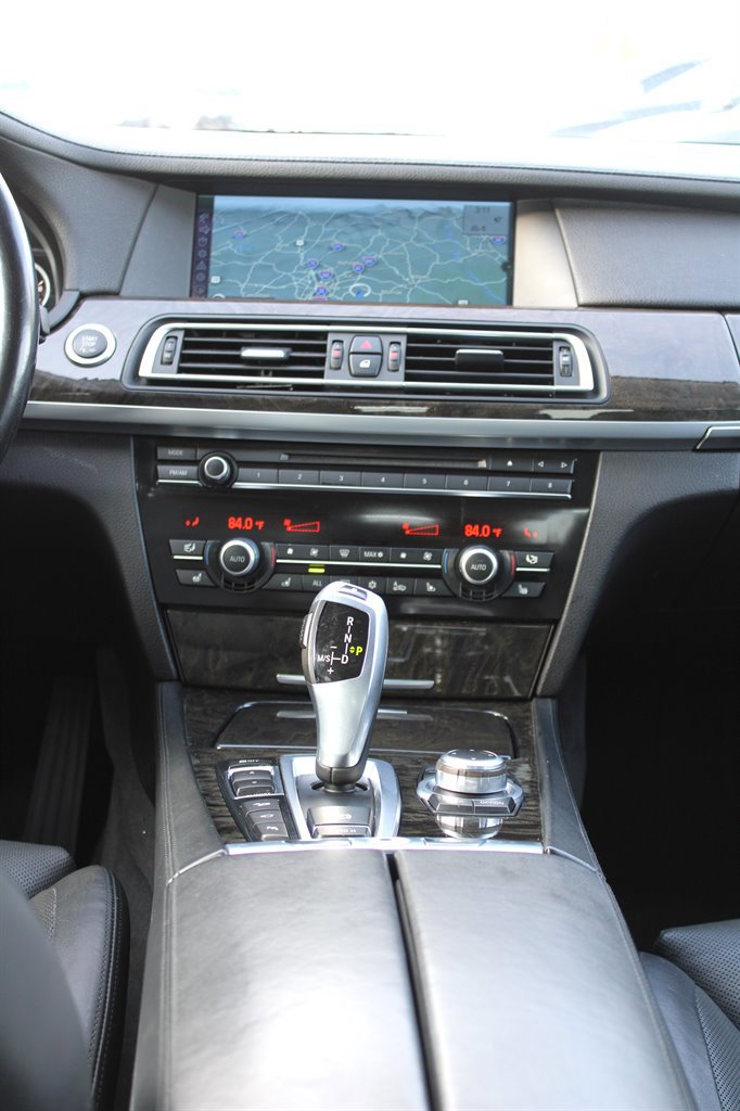 Used 2012 BMW 750i xDrive image 12