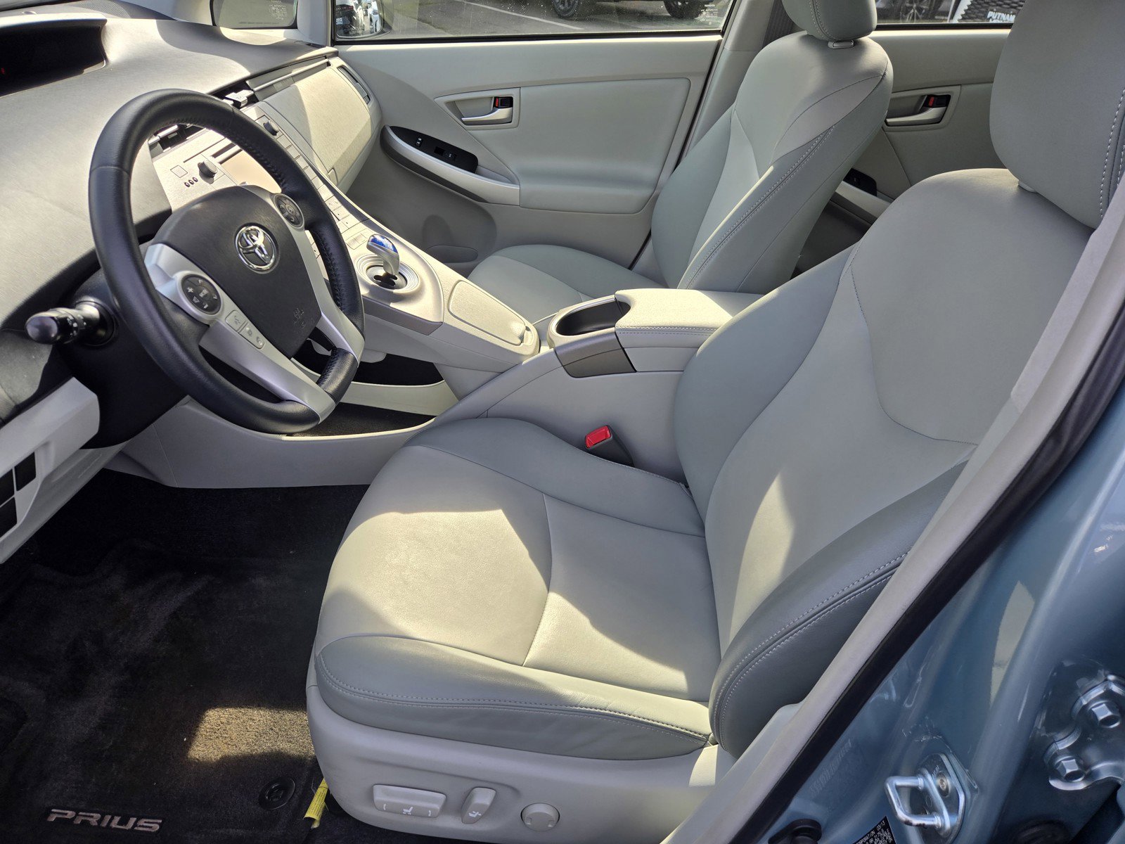 Used 2013 Toyota Prius Five image 14