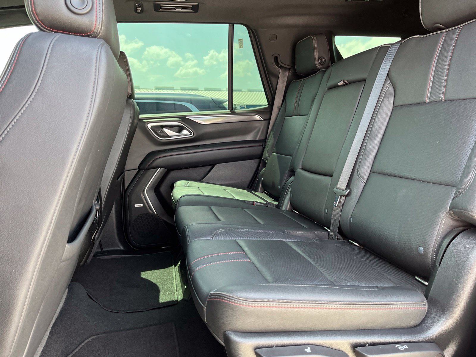 Used 2022 Chevrolet Tahoe RST AWD/4WD image 12