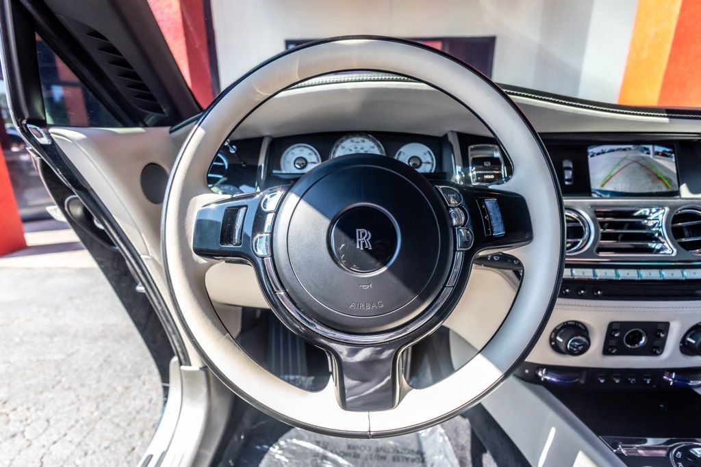 Used 2019 Rolls-Royce Wraith RWD image 18