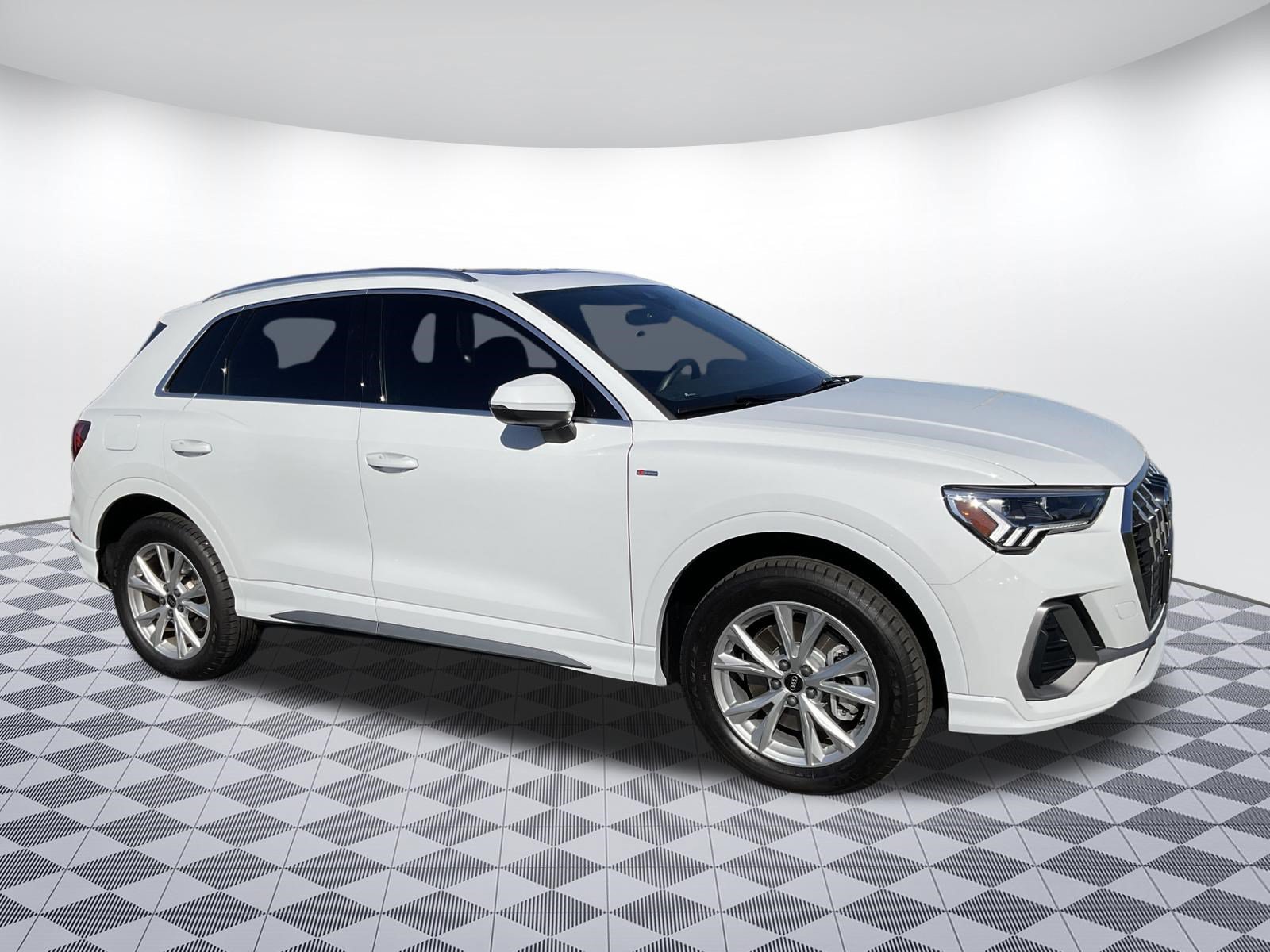 Used 2023 Audi Q3 2.0T Premium Plus AWD/4WD image 1