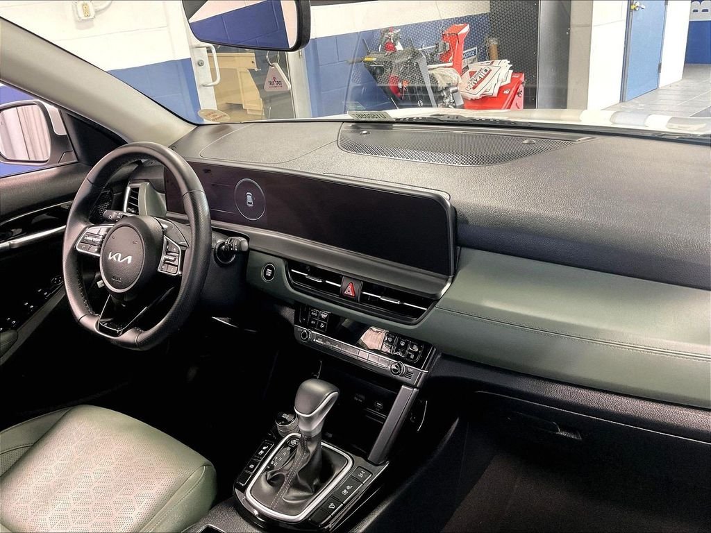 Used 2024 Kia Seltos SX w/ SX Sunroof Package AWD/4WD image 14