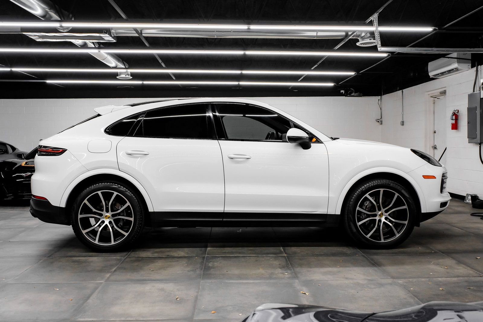 Used 2023 Porsche Cayenne Coupe image 12
