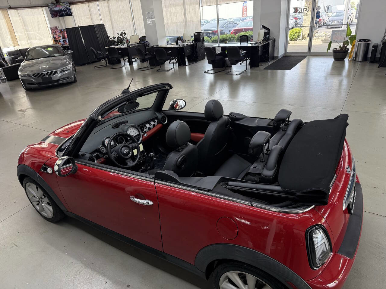 Used 2011 MINI Cooper Convertible image 17