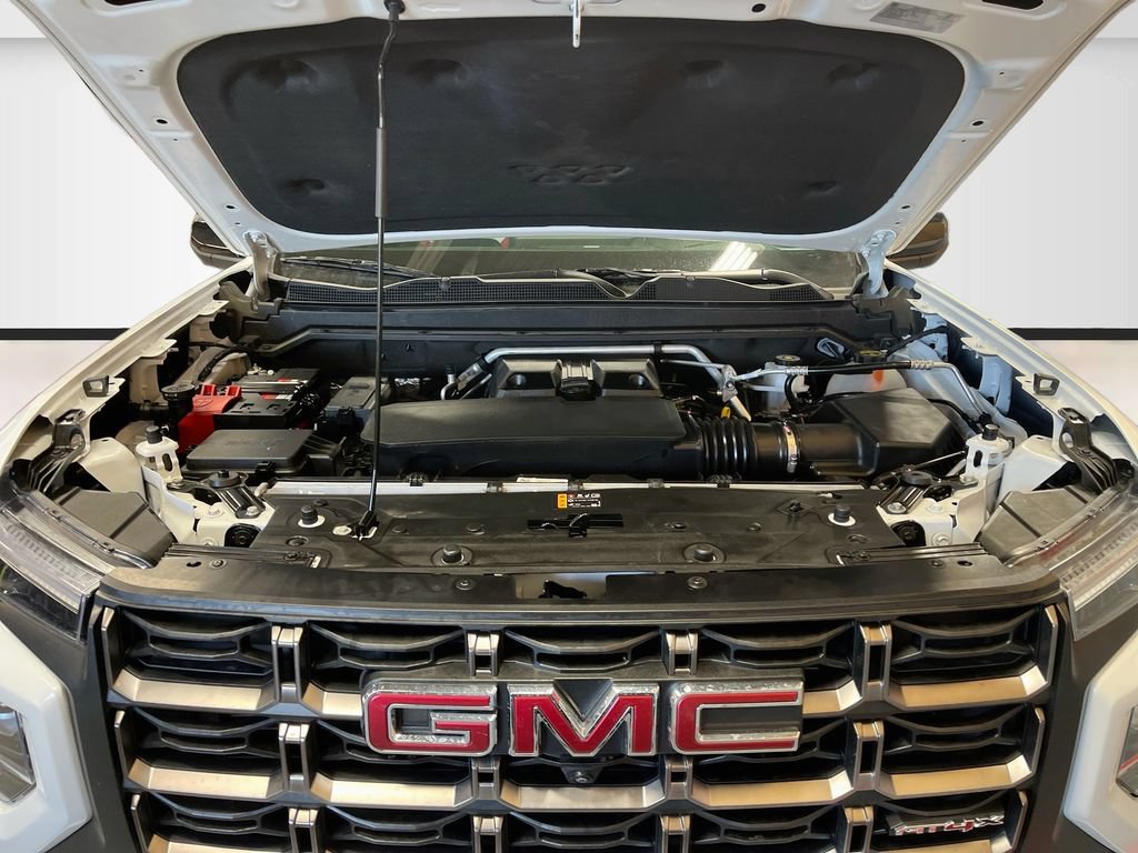 Used 2024 GMC Canyon AT4X AWD/4WD image 30