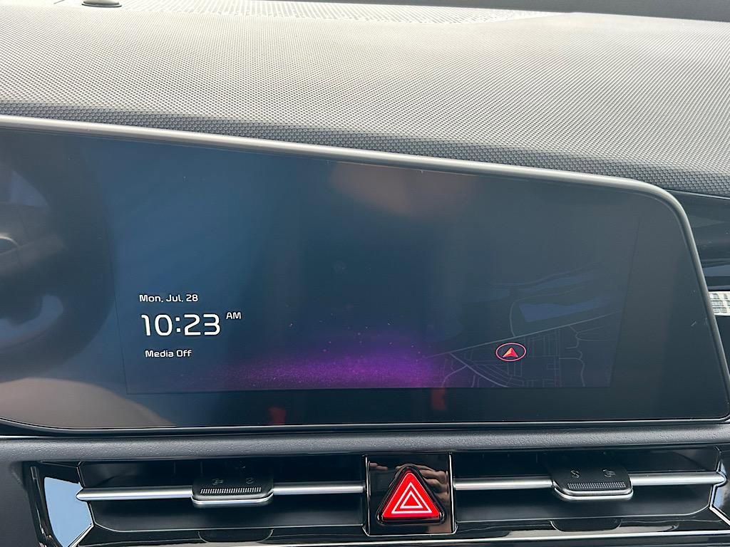 New 2025 Kia Niro LX image 17