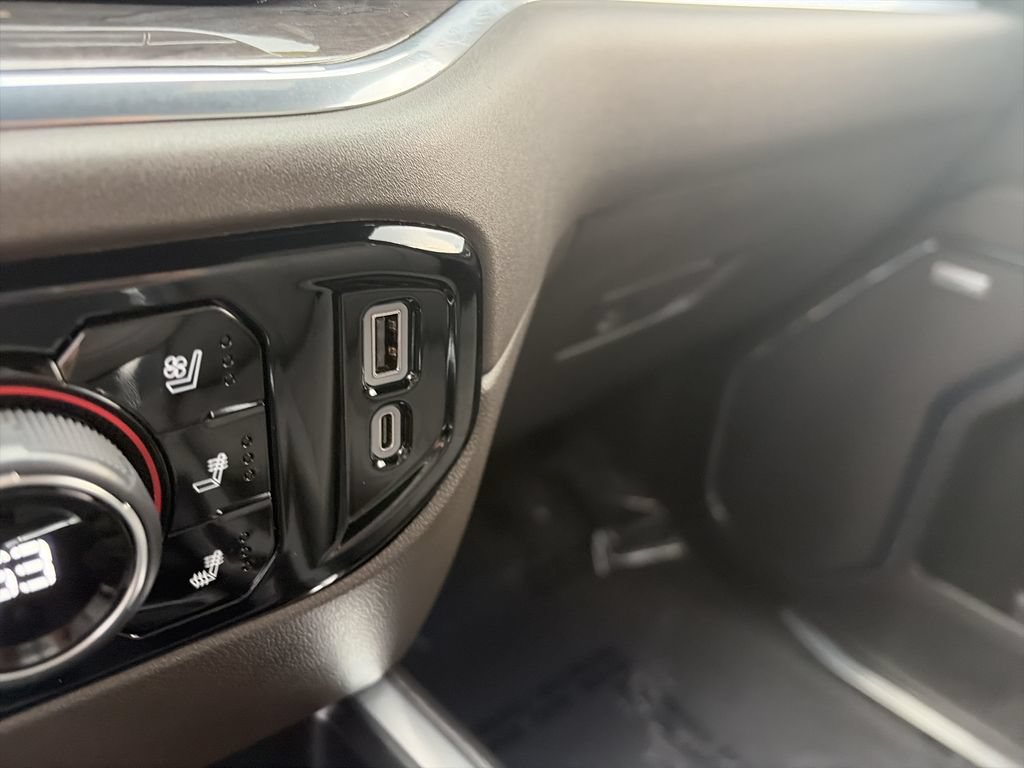 Used 2024 Chevrolet Silverado 1500 LTZ AWD/4WD image 25