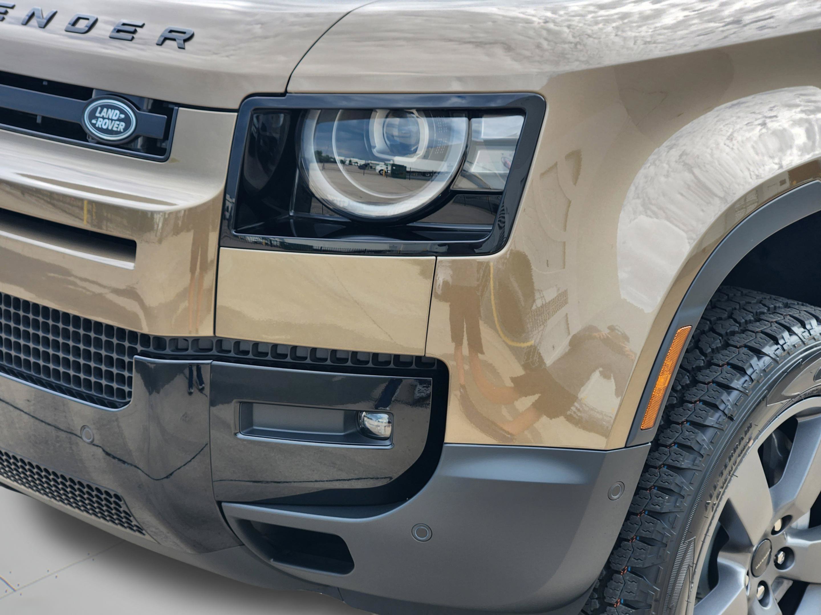 New 2026 Land Rover Defender 110 S AWD/4WD image 31