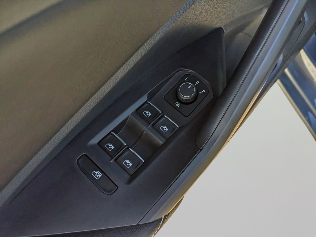 Certified 2025 Volkswagen Jetta Sport image 15