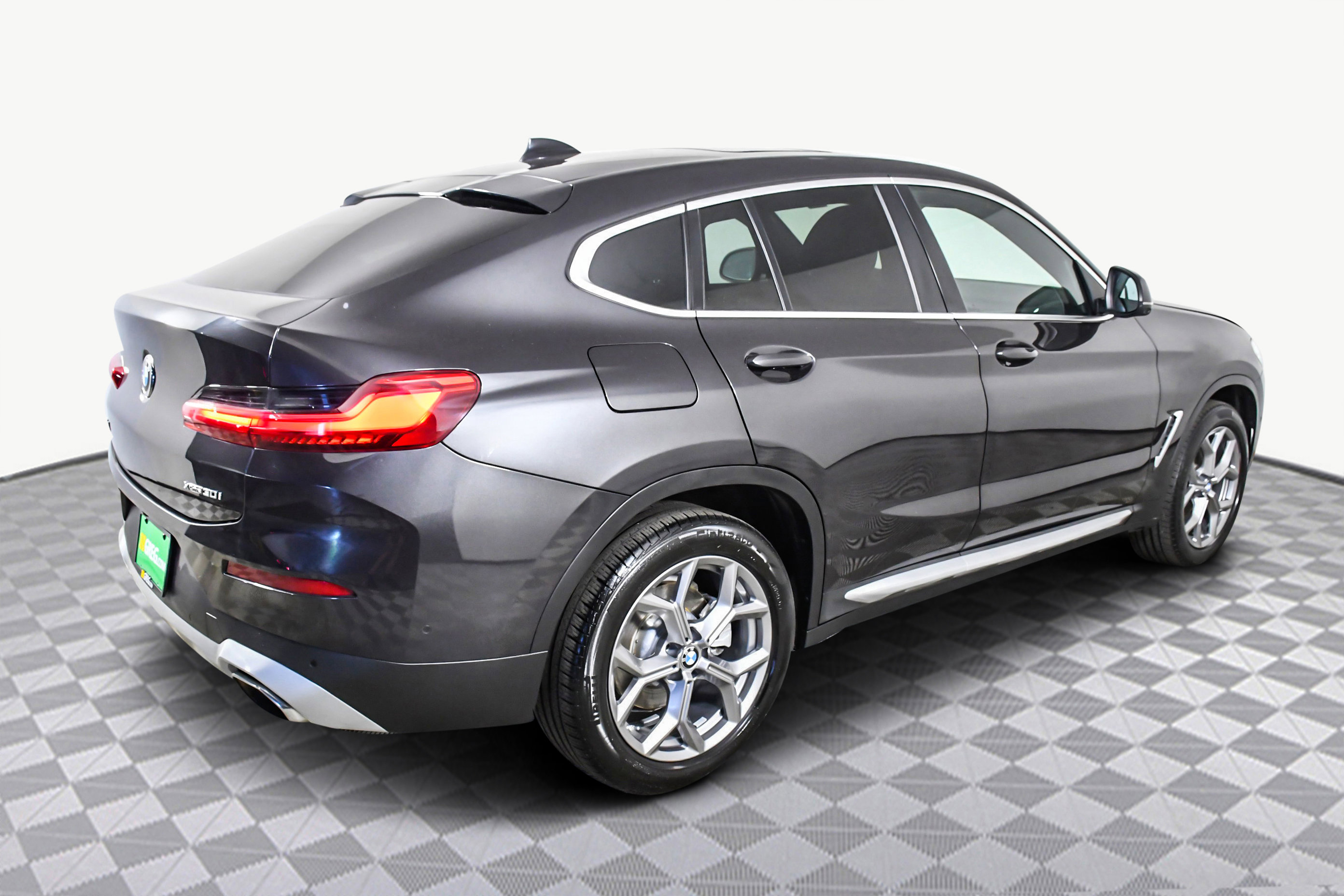 Used 2025 BMW X4 xDrive30i image 8