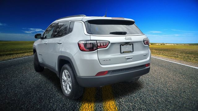 Certified 2024 Jeep Compass Latitude image 25