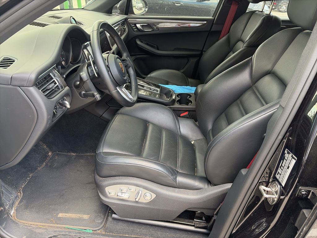 Certified 2024 Porsche Macan GTS image 4