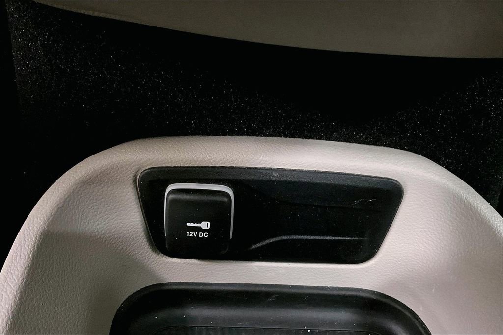 Used 2024 Chrysler Pacifica Select image 15