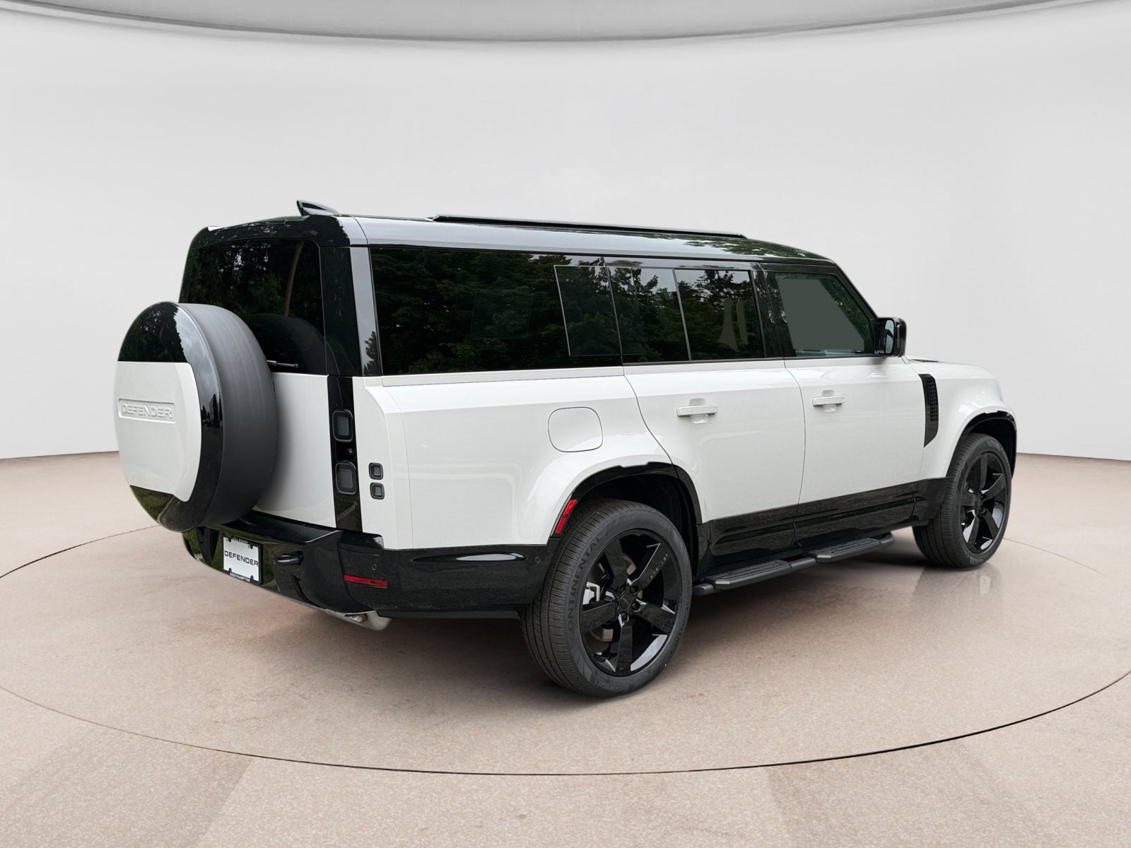 New 2026 Land Rover Defender 130 X-Dynamic SE AWD/4WD image 5
