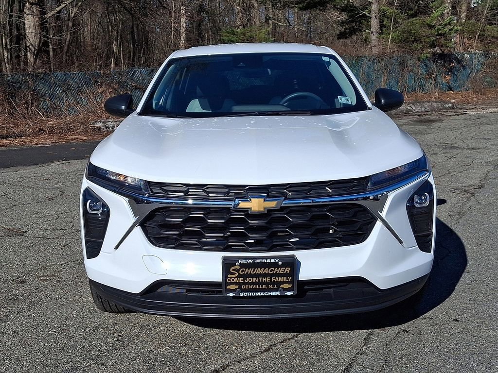 Used 2024 Chevrolet Trax LS image 2