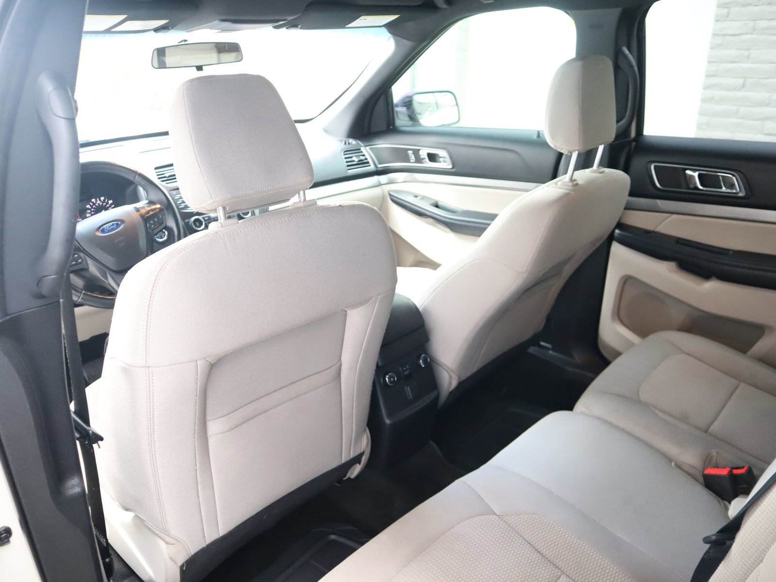 Used 2018 Ford Explorer XLT FWD image 41